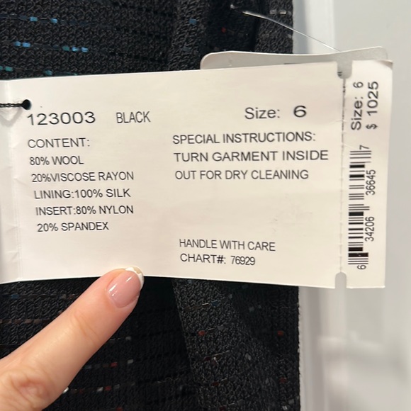 NWT Elegant St. John Sleeveless Black Sequin/Mesh Evening Dress, Size 6 - Picture 11 of 12